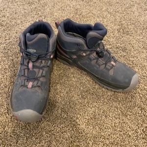 Boys keen hiking boots